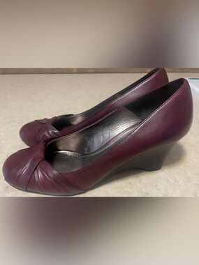 Aldo Plum Leather Knot Wedge Pumps—Size 40 (they fit like 8.5/9)